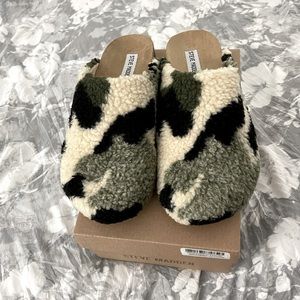 Brand New Steve Madden Camouflage Slides